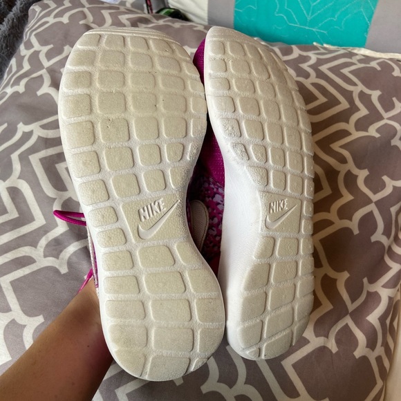 PINK ROSHES - Picture 4 of 4